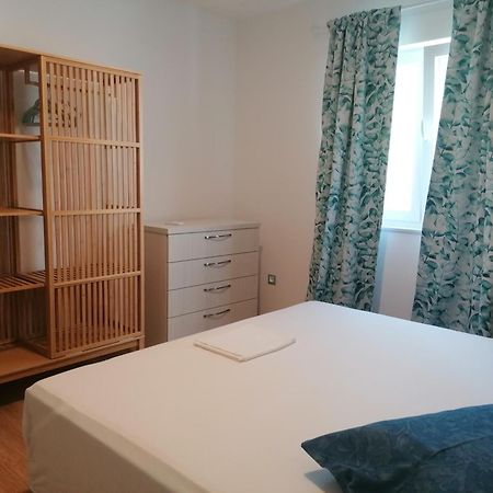 Apartmani Mares - 20 M From The Beach Brela Exterior photo