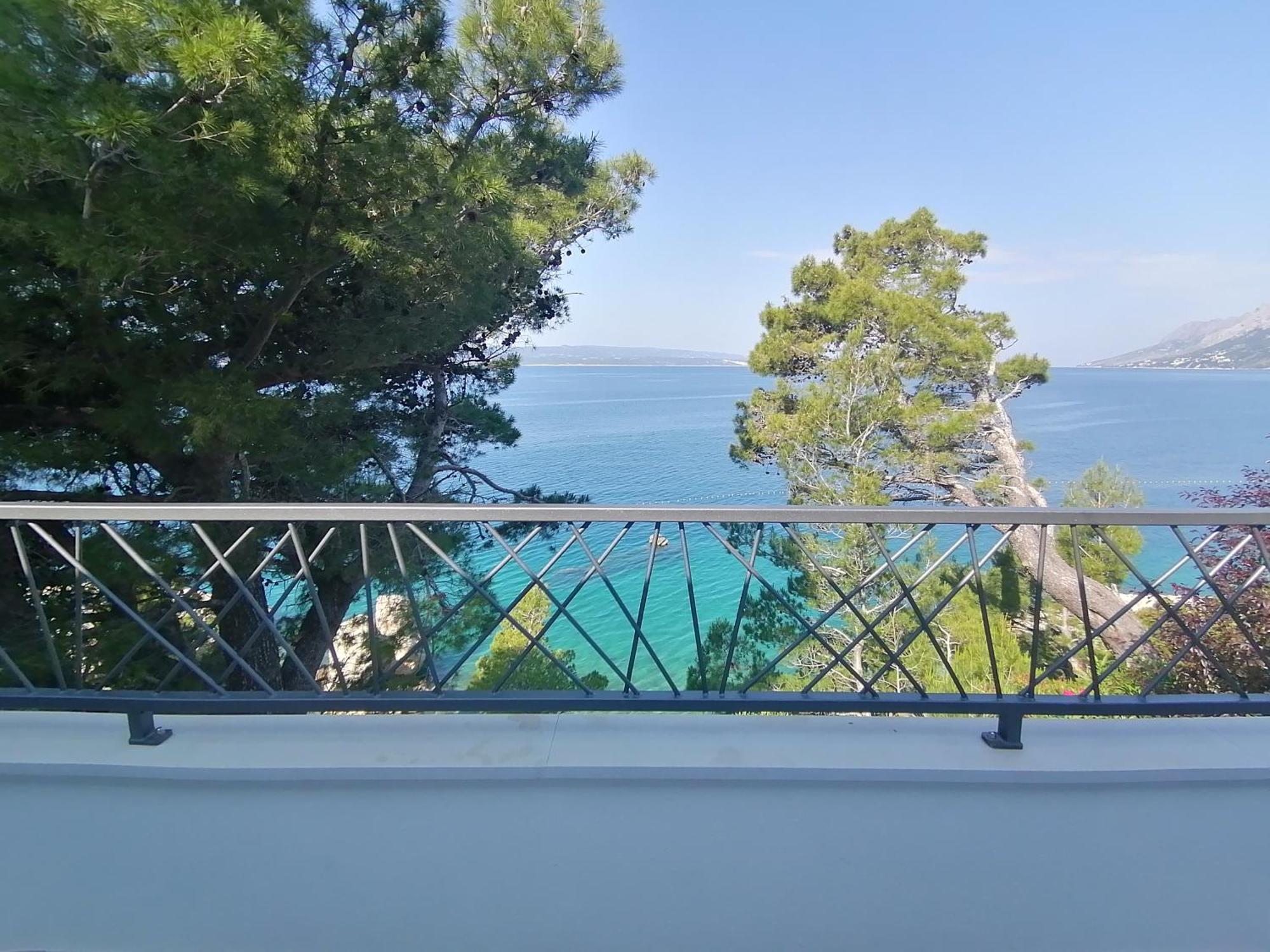 Apartmani Mares - 20 M From The Beach Brela Exterior photo
