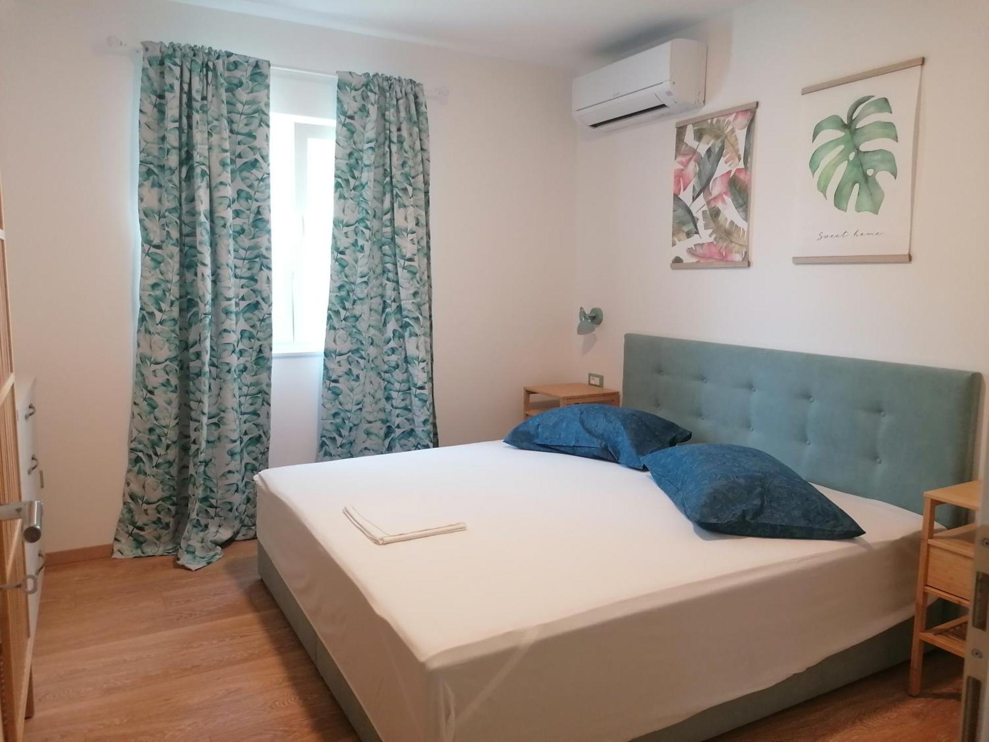 Apartmani Mares - 20 M From The Beach Brela Exterior photo