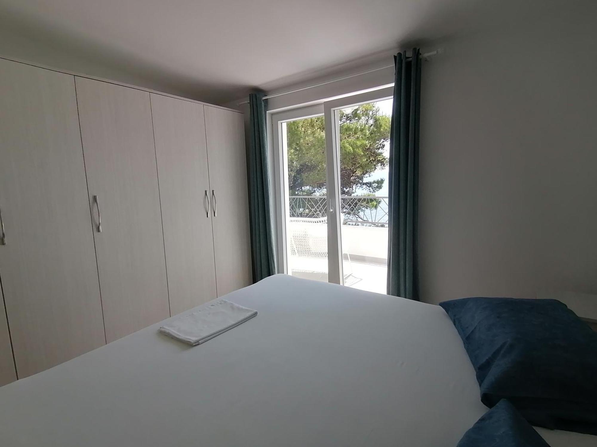 Apartmani Mares - 20 M From The Beach Brela Exterior photo
