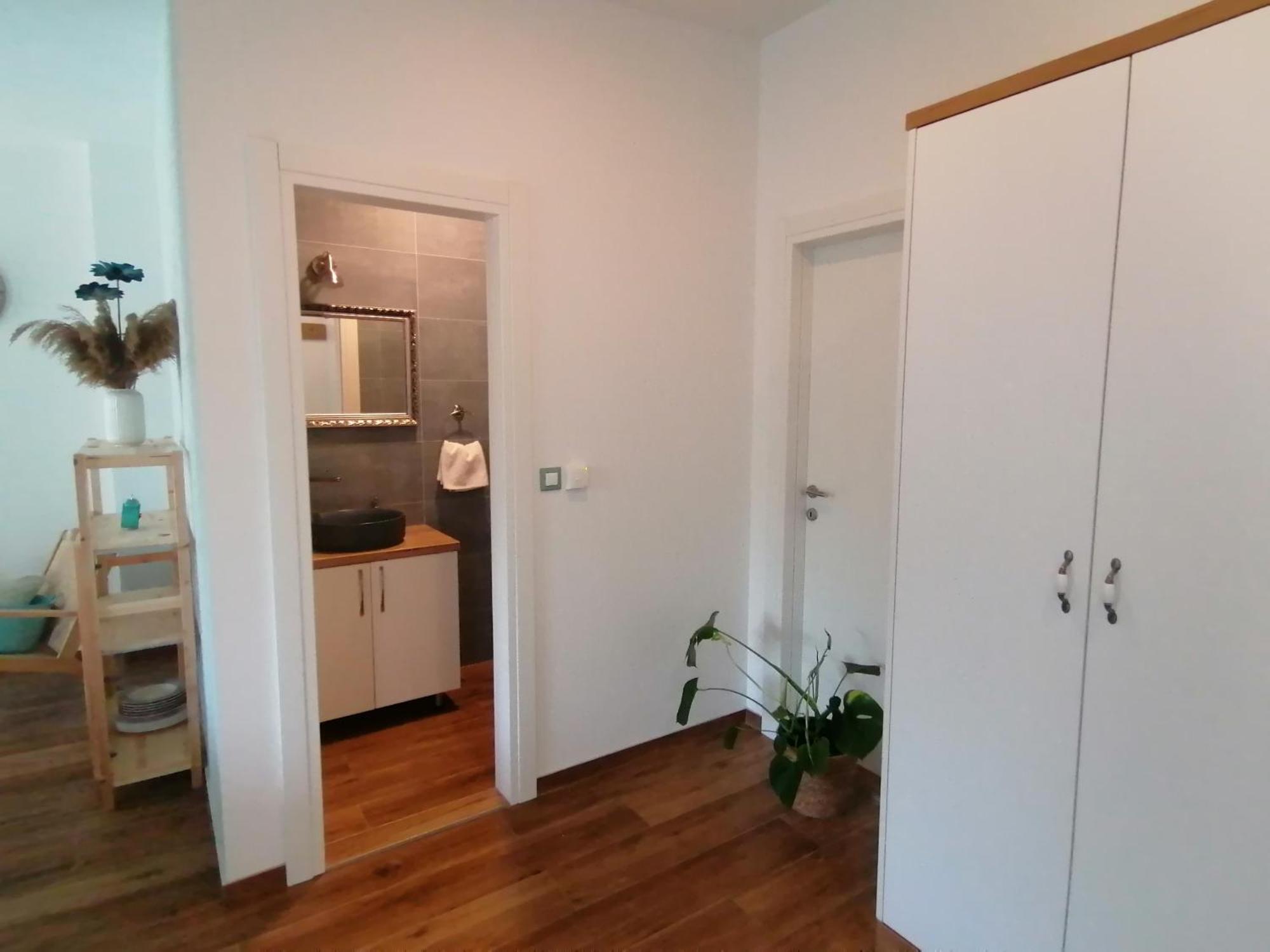Apartmani Mares - 20 M From The Beach Brela Exterior photo