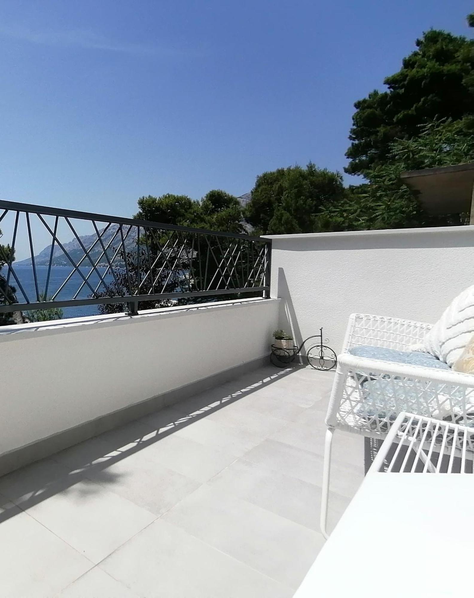 Apartmani Mares - 20 M From The Beach Brela Exterior photo
